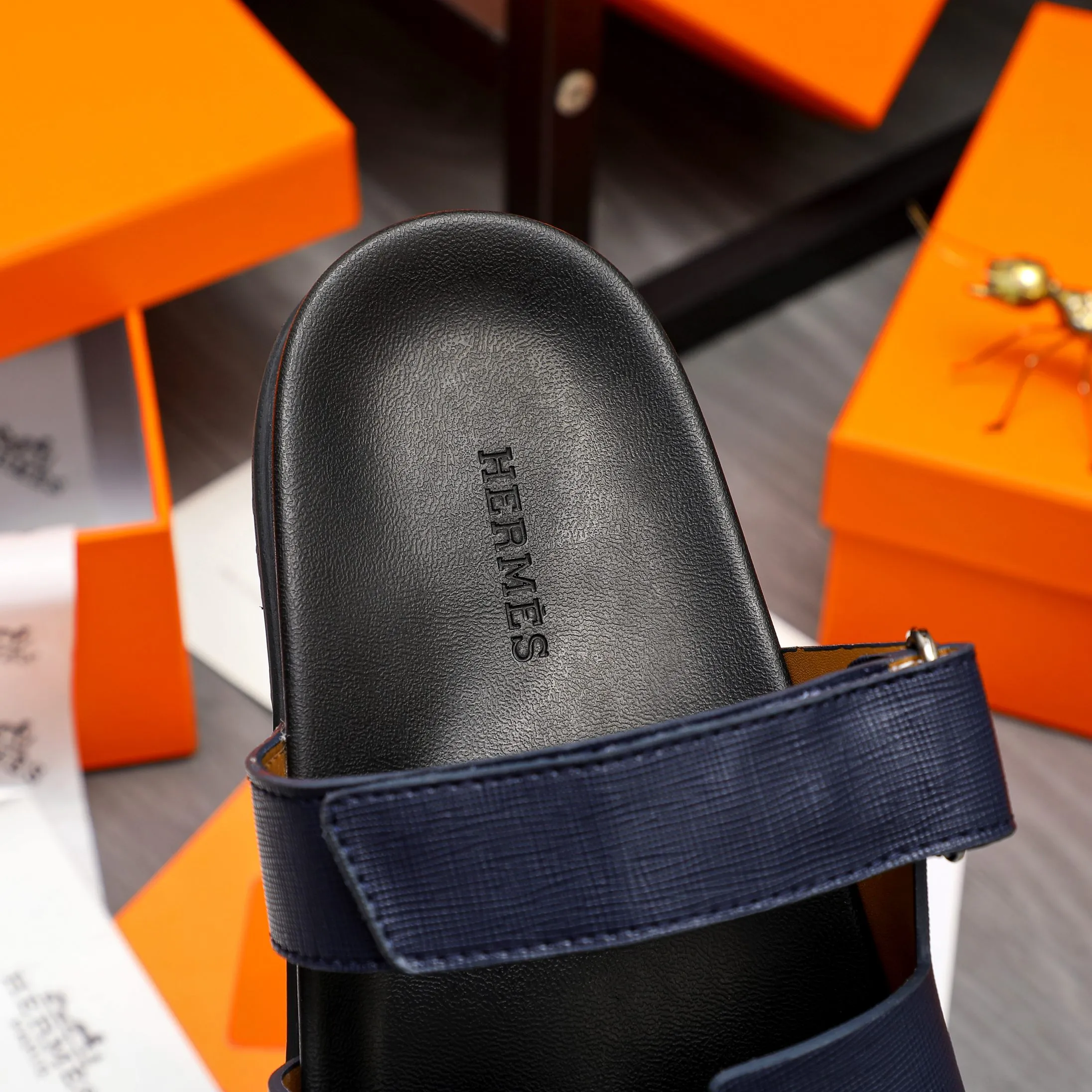 Men's shoes 💰340 Product trademark: Hermes "Hermes" Couple's slippers Regular size: 36-46 Product material: Selected vertical grain cowhide upper, microfiber lining, original outsole